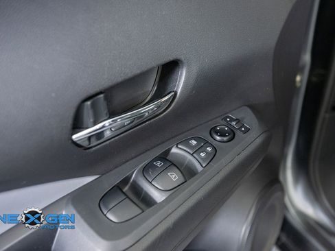 Used 2023 Nissan Kicks SR w/ SR Premium Package FWD image 12