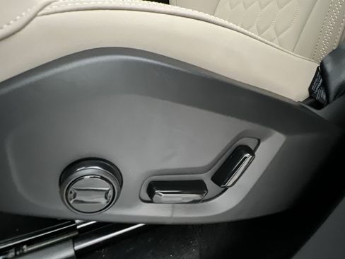 New 2026 Volvo XC90 B6 Plus w/ Protection Package Premier image 13