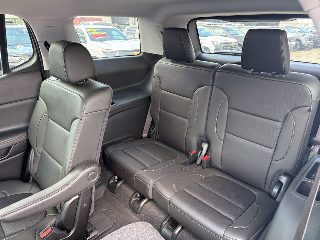 Certified 2023 GMC Acadia SLT w/ LPO, Floor Liner Package FWD image 32