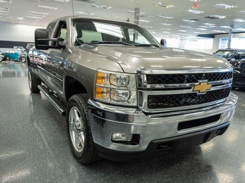 Used 2014 Chevrolet Silverado 2500 LT w/ Custom Sport Truck Package image 5
