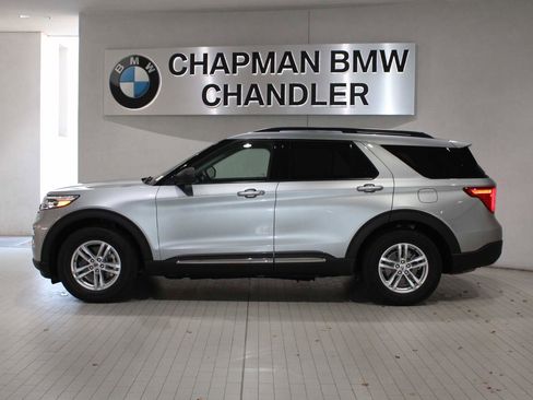 Used 2022 Ford Explorer XLT w/ Equipment Group 202A image 3