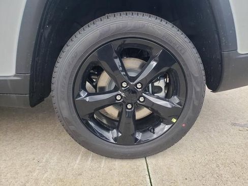New 2026 Jeep Grand Cherokee L Limited AWD/4WD image 12