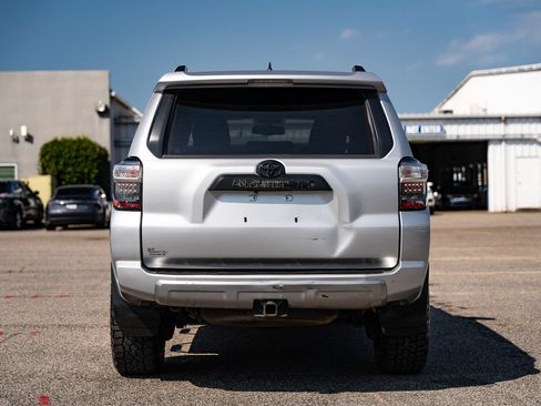 Used 2018 Toyota 4Runner TRD Off-Road Premium AWD/4WD image 6