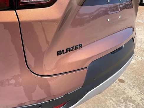 Certified 2024 Chevrolet Blazer LT w/ Convenience Package FWD image 11