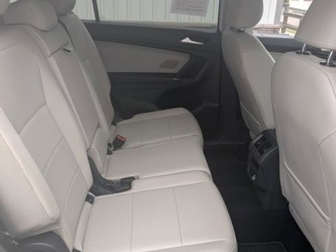 Used 2018 Volkswagen Tiguan SE w/ 3rd Row Seat Package image 34