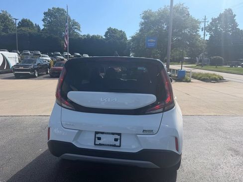 Used 2025 Kia Soul LX w/ LX Technology Package FWD image 4