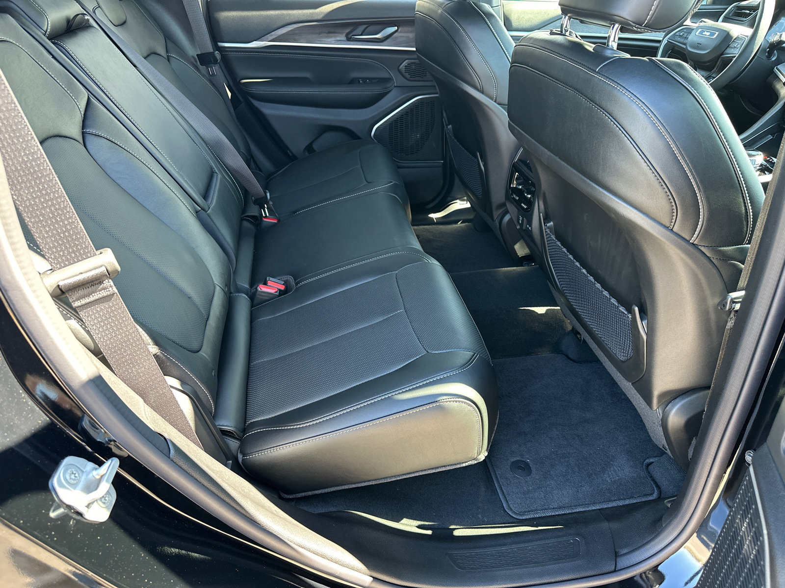 New 2026 Jeep Grand Cherokee Limited AWD/4WD image 16