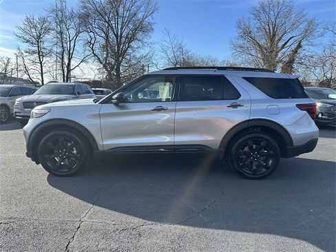 Certified 2023 Ford Explorer ST-Line w/ Class IV Trailer Tow Package image 8