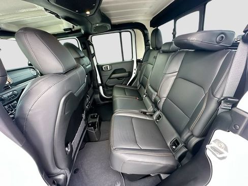 New 2026 Jeep Gladiator Sport AWD/4WD image 17