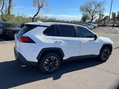 Used 2019 Toyota RAV4 XLE image 5
