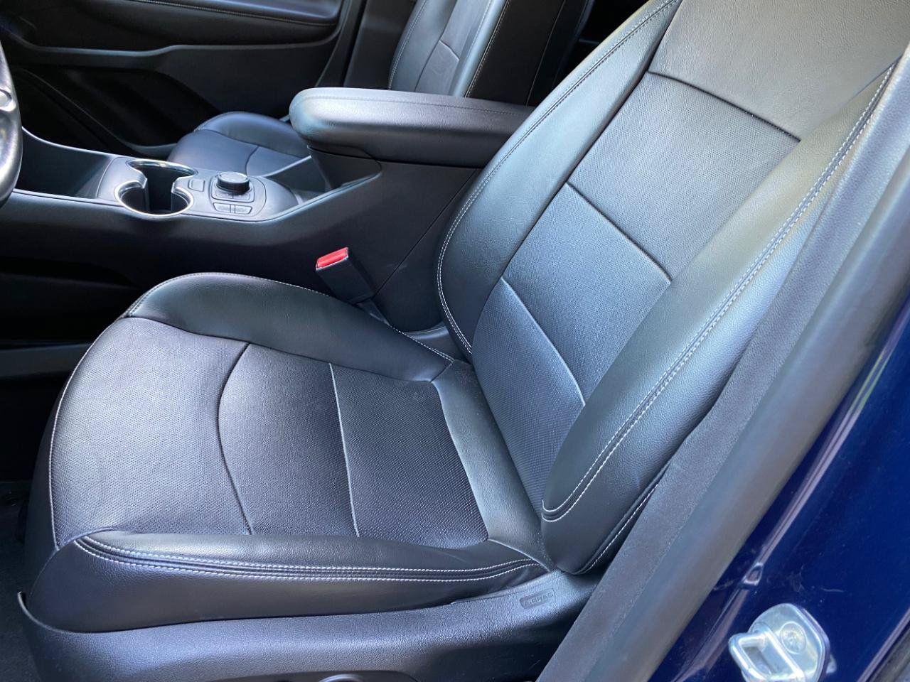 Used 2022 GMC Terrain SLT w/ Tech Package AWD/4WD image 29