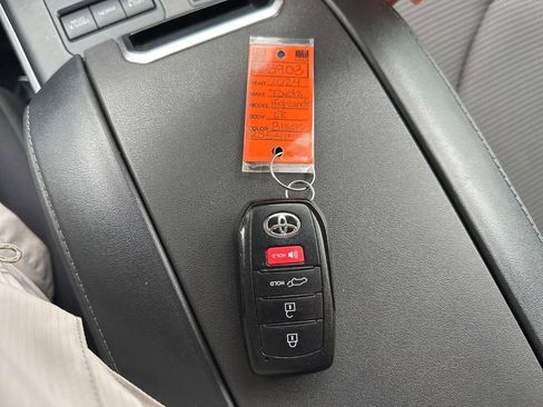 Used 2024 Toyota Highlander LE image 48