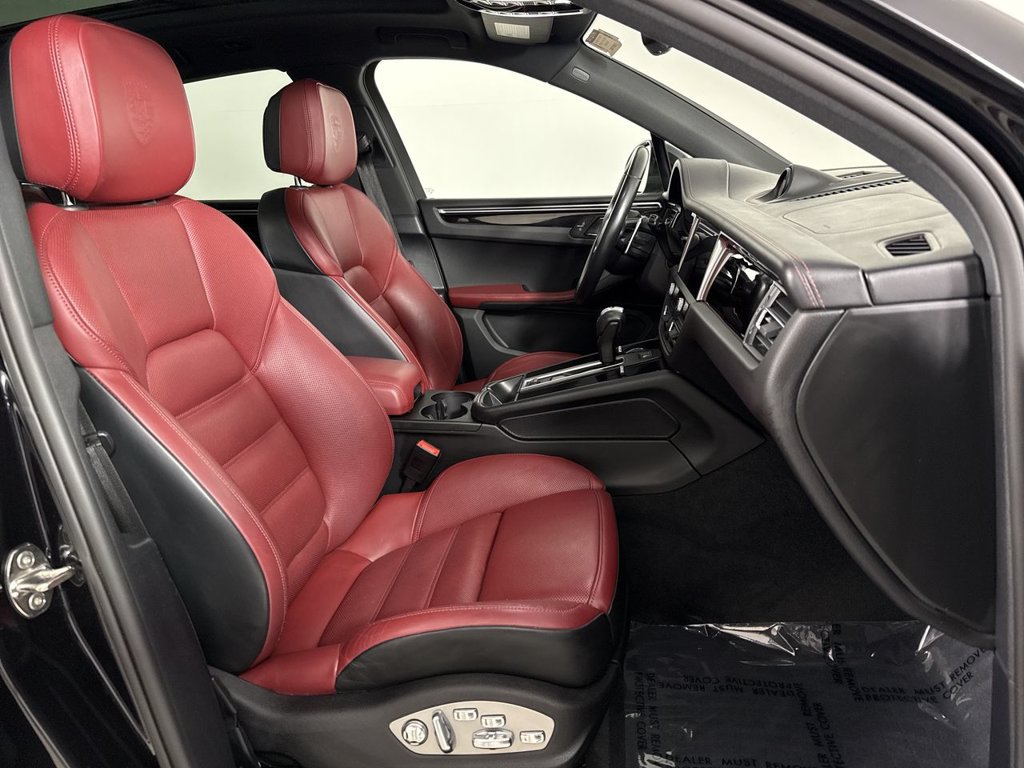 Certified 2023 Porsche Macan AWD/4WD image 23