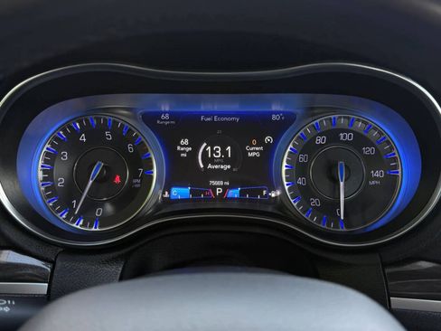 Used 2018 Chrysler 300 Touring AWD/4WD image 7