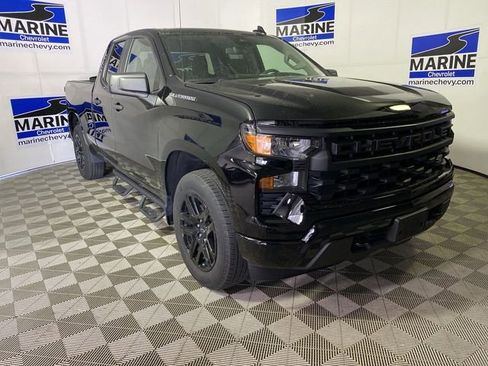 Used 2024 Chevrolet Silverado 1500 Custom image 1