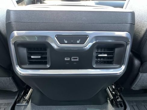 Used 2022 GMC Sierra 1500 SLT w/ SLT Convenience Package AWD/4WD image 18