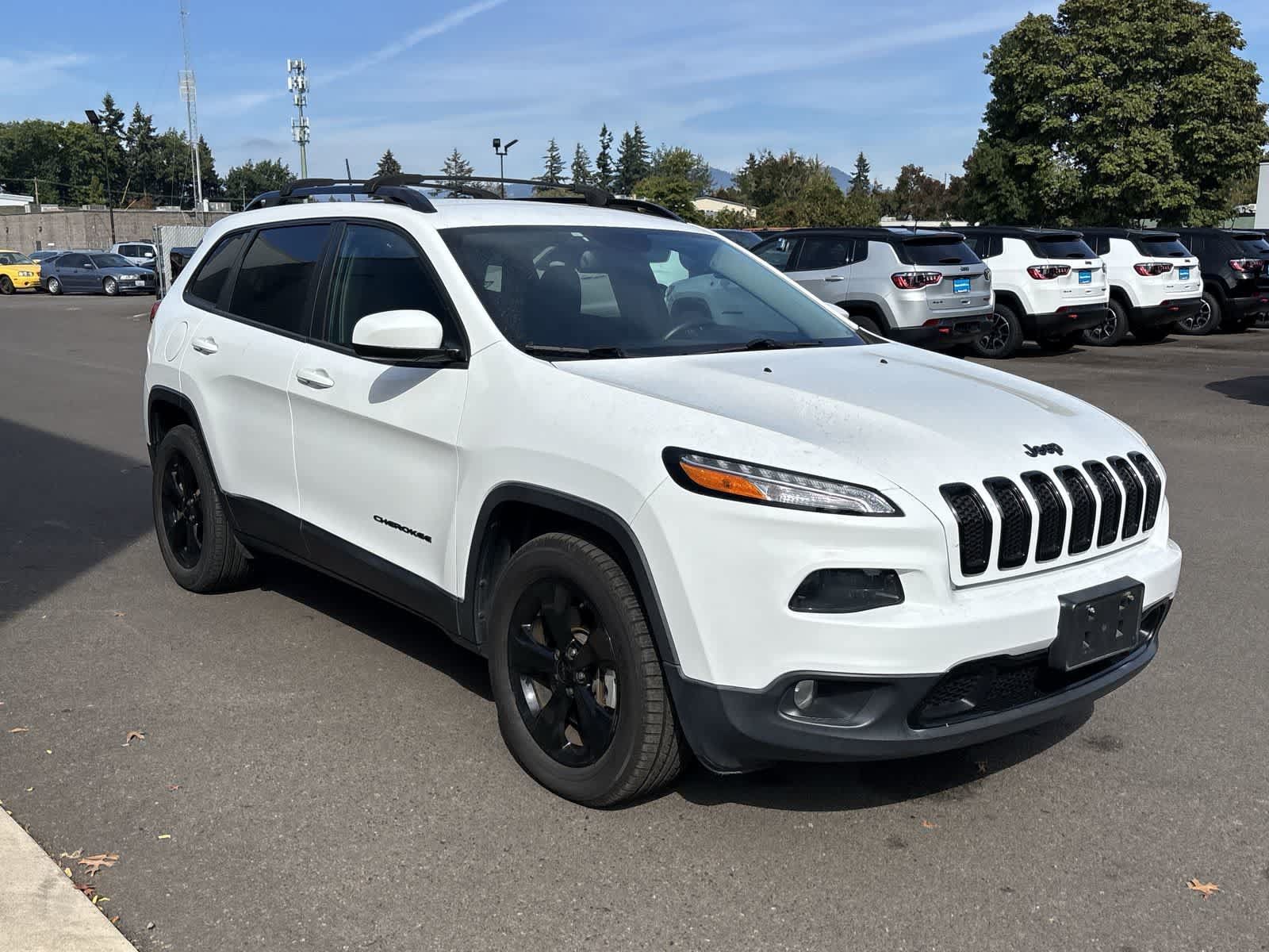 Used 2018 Jeep Cherokee Latitude w/ Altitude Package AWD/4WD image 6
