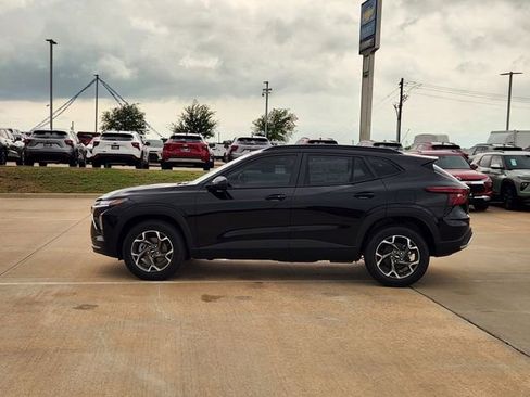 New 2026 Chevrolet Trax LT w/ Driver Confidence Package FWD image 5