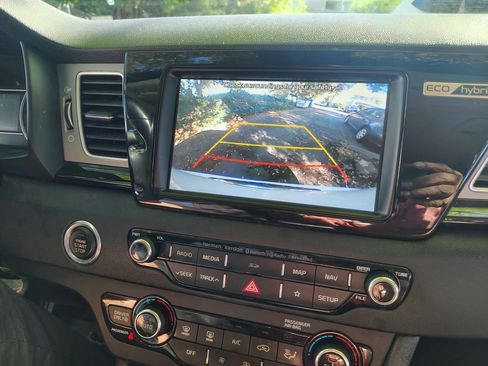 Used 2019 Kia Niro Touring image 11