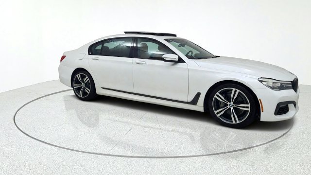 Used 2019 BMW 740i w/ M Sport Package RWD image 10