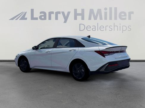 New 2026 Hyundai Elantra SEL Sport FWD image 4