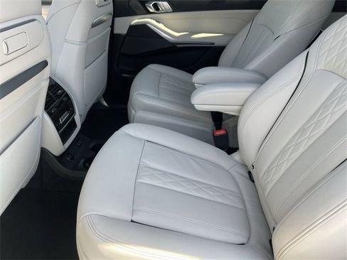New 2026 BMW X7 M60i image 17