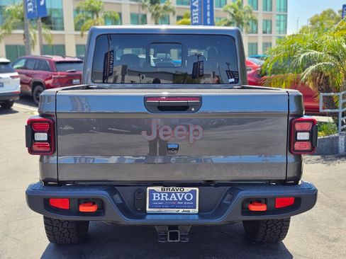 Used 2025 Jeep Gladiator Mojave AWD/4WD image 6