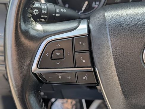 Used 2021 Toyota Highlander XLE image 22