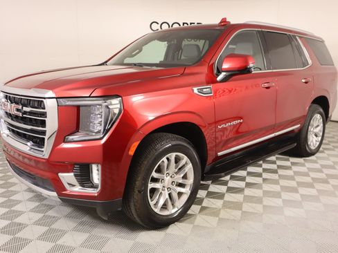 Used 2023 GMC Yukon SLT w/ SLT Premium Package image 11