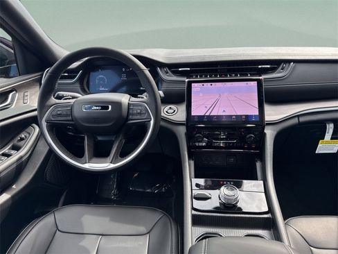 Used 2025 Jeep Grand Cherokee Limited w/ Trailer Tow Package image 30