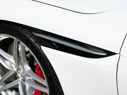 Used 2025 Aston Martin DB12 Convertible RWD image 47