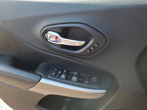 Used 2019 Jeep Cherokee High Altitude image 16