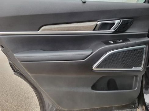 Used 2021 Kia Telluride SX w/ SX Prestige Package image 11