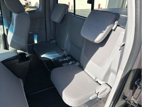 Used 2012 Toyota Tacoma 4x4 Access Cab w/ SR5 Pkg image 15