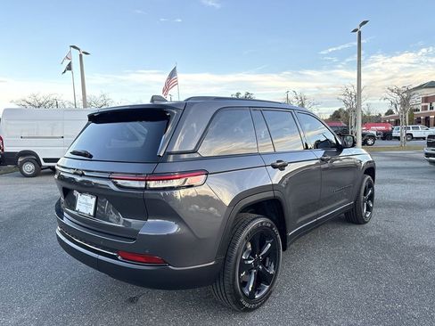 New 2025 Jeep Grand Cherokee Altitude image 3