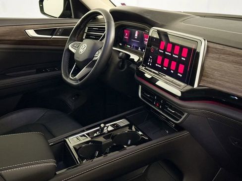 Used 2025 Volkswagen Atlas SEL image 49