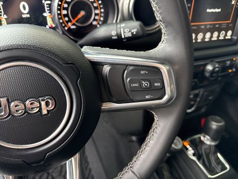 Used 2023 Jeep Gladiator Overland image 25