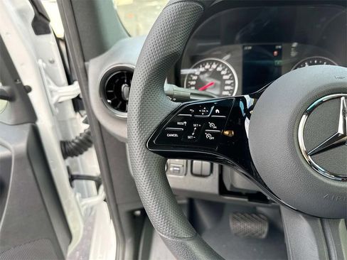Used 2025 Mercedes-Benz Sprinter 2500 image 22