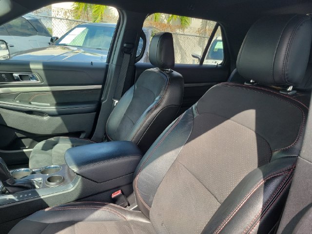 Used 2018 Ford Explorer XLT w/ Equipment Group 202A FWD image 9