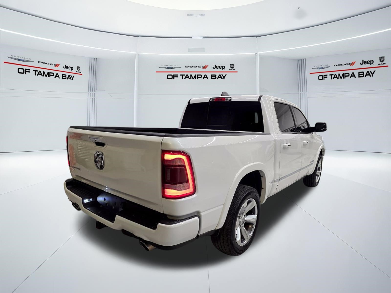 Used 2022 RAM 1500 Limited w/ Body Color Bumper Group AWD/4WD image 7