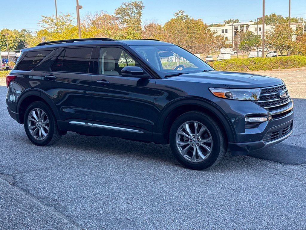 Used 2023 Ford Explorer XLT w/ Equipment Group 202A AWD/4WD image 17
