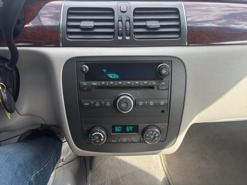 Used 2009 Buick Lucerne CXL FWD image 18