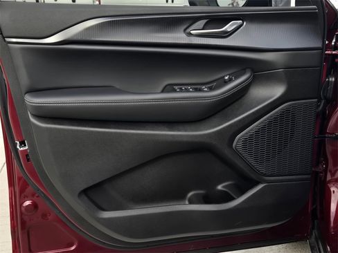 New 2025 Jeep Grand Cherokee Laredo X image 15