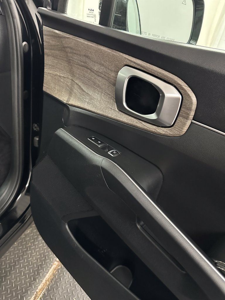 Used 2022 Kia Sorento S w/ Panoramic Sunroof Package AWD/4WD image 35