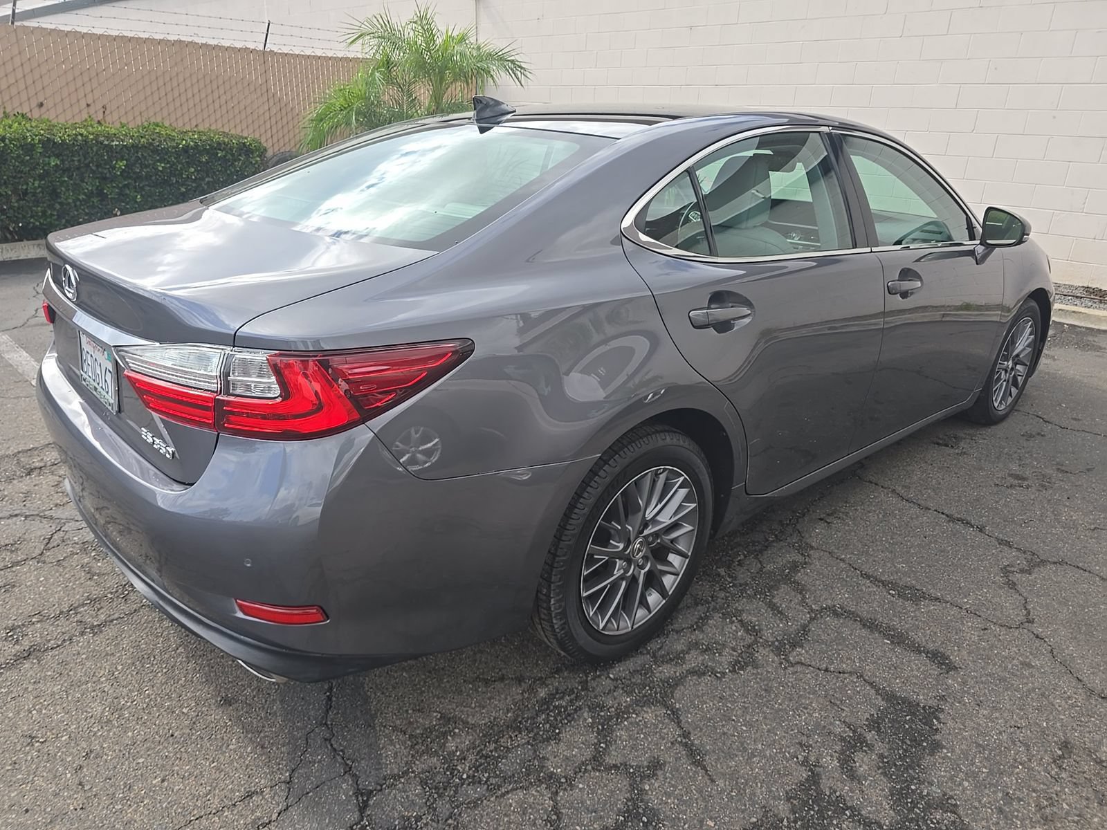 Used 2018 Lexus ES 350 w/ Navigation System Package FWD image 2
