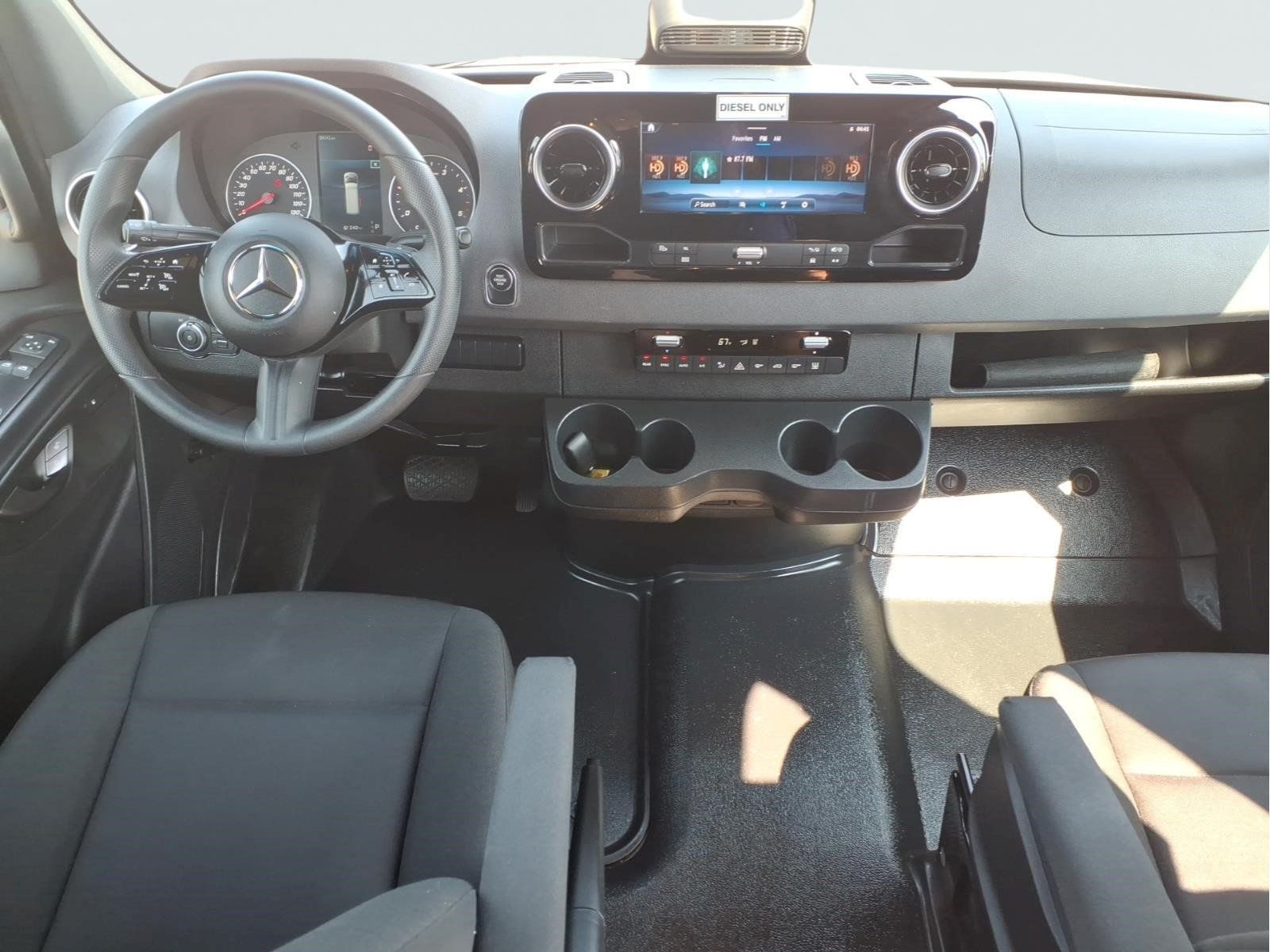 Used 2025 Mercedes-Benz Sprinter 2500 image 11