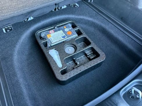 Used 2024 Jeep Compass Limited image 30