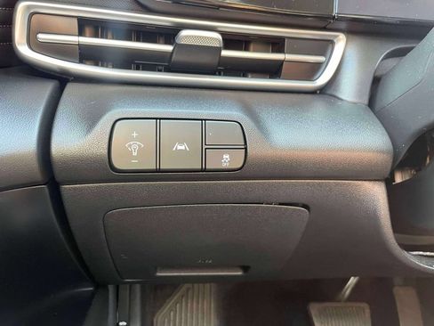 Used 2023 Hyundai Elantra SEL w/ Convenience Package FWD image 19