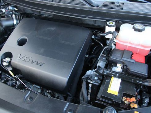 Used 2021 Chevrolet Traverse RS image 33