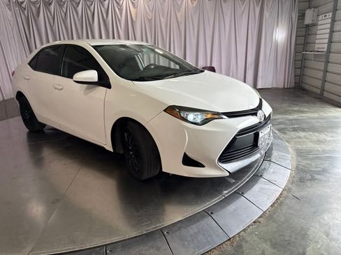 Used 2018 Toyota Corolla LE FWD image 2